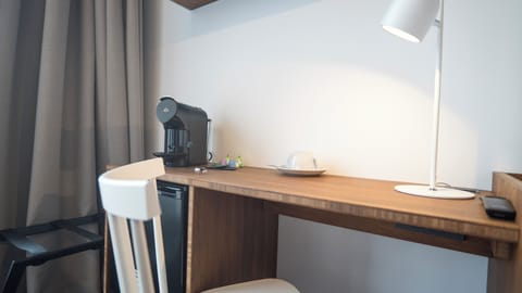 Senior Single Room | Premium bedding, free minibar, individually decorated, laptop workspace