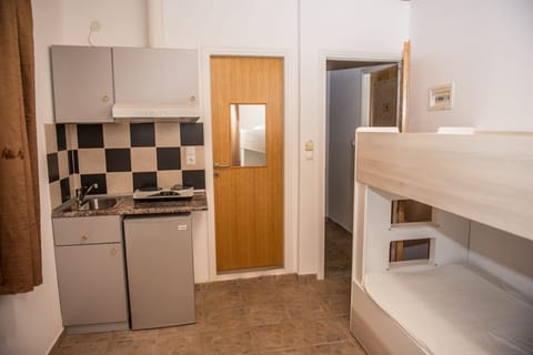 Single Room | Soundproofing, iron/ironing board, free cribs/infant beds, free WiFi