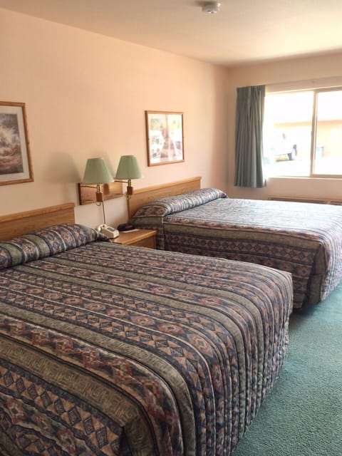 Classic Room, 2 Queen Beds, Non Smoking, Mountain View | Blackout drapes, iron/ironing board, free cribs/infant beds