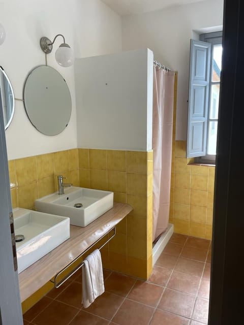 Family Suite, Mountain View | Bathroom