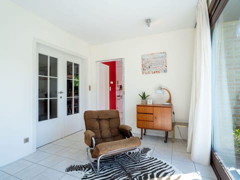 Flooring, Interior Design, Wall, Furniture, Floor, Wood, Room, Ceiling, Home, Living Room