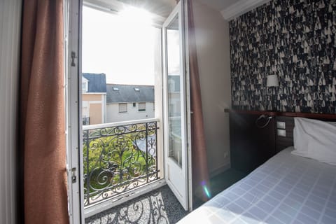 Triple Room, Garden View | Premium bedding, minibar, in-room safe, individually decorated