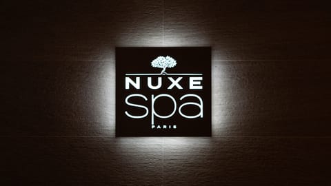 Couples treatment rooms, sauna, spa tub, steam room, Turkish bath