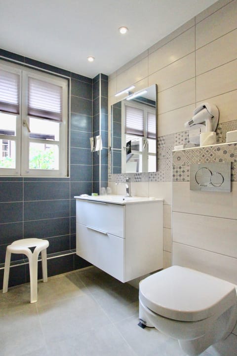 Superior Studio, Annex Building | Bathroom | Designer toiletries, hair dryer, bathrobes, slippers