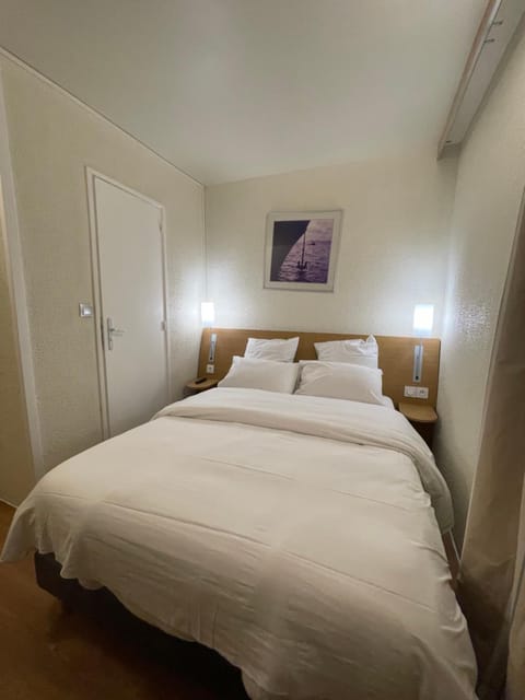 Double Room | In-room safe, desk, iron/ironing board, free cribs/infant beds