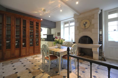 Villa, 6 Bedrooms, Fireplace, Park View | Private kitchen | Highchair