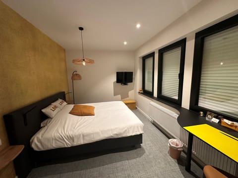 Double Room | Down comforters, individually decorated, individually furnished, desk