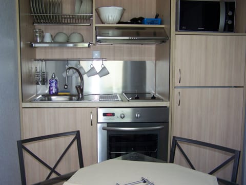 Apartment, 1 Bedroom | Private kitchenette