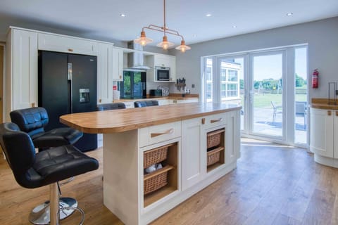 Hopkins Retreat Farm - 5 Bedroom House - Swansea (7476)