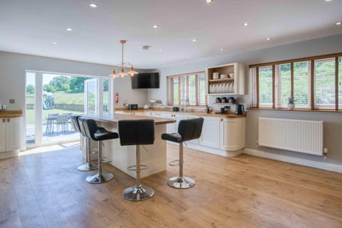 Hopkins Retreat Farm - 5 Bedroom House - Swansea (7471)