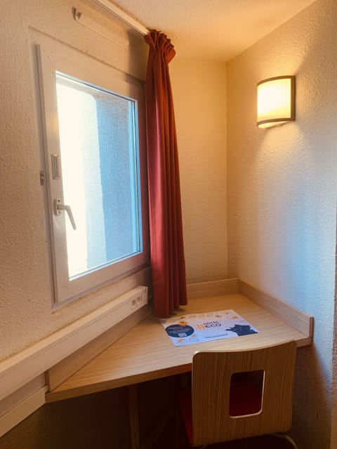 Desk, laptop workspace, blackout drapes, free WiFi