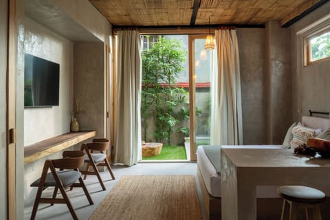 Suite | Iron/ironing board, free WiFi