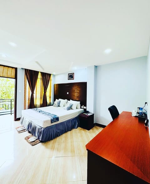 Executive Room (4) | Premium bedding, in-room safe, desk, free WiFi