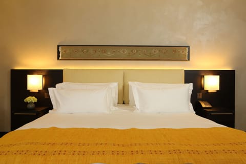 Deluxe Room | Egyptian cotton sheets, premium bedding, memory foam beds, in-room safe