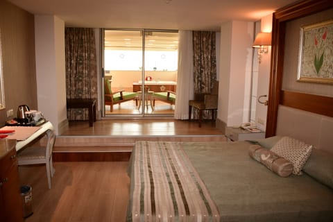 Family Room, 2 Bedrooms, Jetted Tub, Sea View | Free minibar, in-room safe, desk, free WiFi