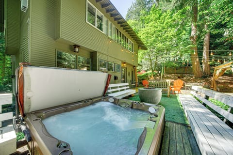 Mercer Island Vacation Rental | 1BR | 1.5BA | 1,100 Sq Ft | Stairs Required
