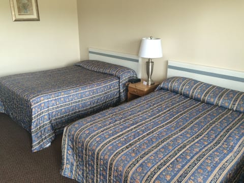 Standard Room, 2 Double Beds | Desk, free WiFi