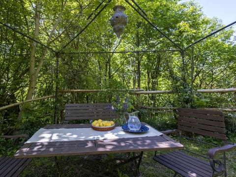 Plant Community, Garden, Outdoor Table, Shade, Outdoor Furniture, Outdoor Structure, Backyard, Woodland, Eco Hotel, Pavilion