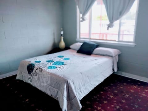 Queen Suite Non - Smoking | Bed sheets