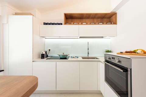 Family Apartment, 2 Bedrooms, 2 Bathrooms (Wonderful House In Portofino with) | Private kitchen | Fridge, microwave, oven, stovetop