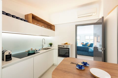 Family Apartment, 2 Bedrooms, 2 Bathrooms (Wonderful House In Portofino with) | Private kitchen | Fridge, microwave, oven, stovetop