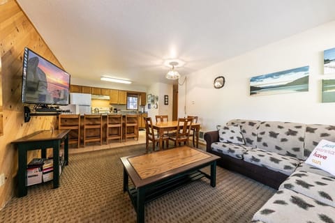 Condo, 1 Bedroom | Living area