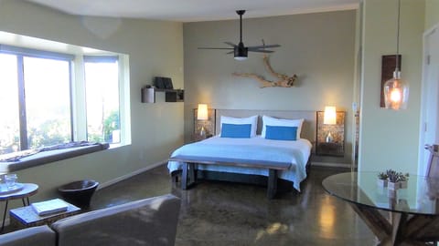 Studio Suite, Kitchenette, Mountain View | Egyptian cotton sheets, premium bedding, pillowtop beds, in-room safe