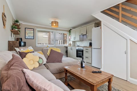 Short walk from beach, parking