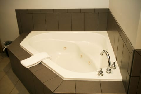 Suite, 1 Bedroom, Non Smoking, Jetted Tub | Jetted tub