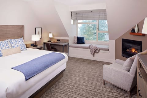 Room, 1 King Bed (Partial Bay View) | Premium bedding, down comforters, minibar, desk