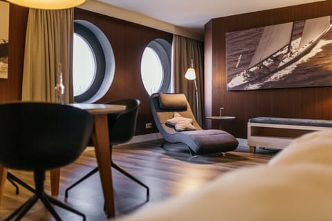 Suite, River View (Captain) | Desk, blackout drapes, iron/ironing board, free WiFi