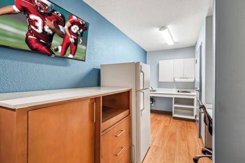 Studio, 2 Queen Beds, Non Smoking | Blackout drapes, free cribs/infant beds, free WiFi, bed sheets