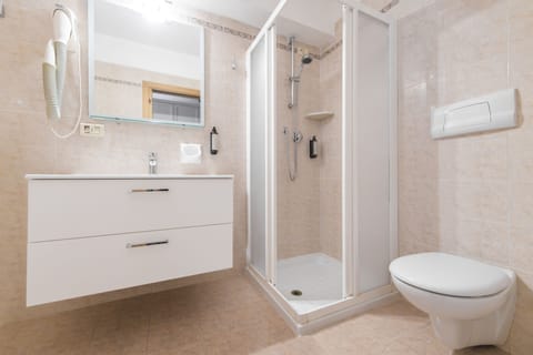 Standard Plus Room with Double Bed or 2 Single Beds | Bathroom | Shower, hair dryer, towels