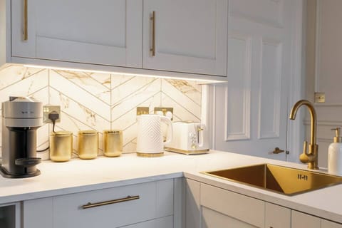 a8b15176-6e7c-4a3a-a39a-b113b6113515