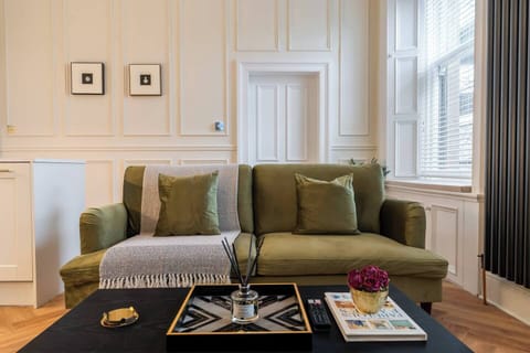 f04e88b9-5ce0-47ce-bcae-e103df927e30