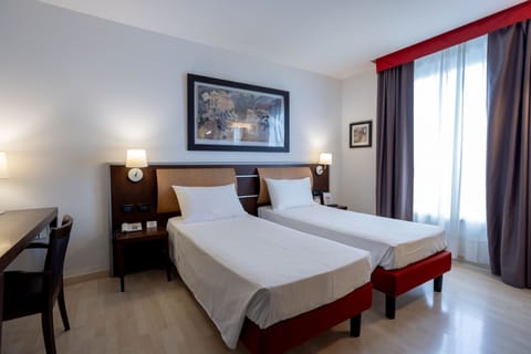 Classic Double Room, 2 Twin Beds | 1 bedroom, premium bedding, down comforters, minibar