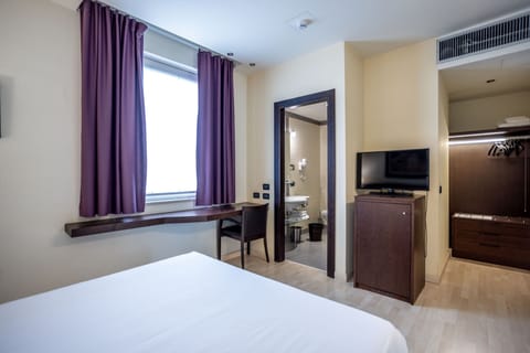 1 bedroom, premium bedding, down comforters, minibar