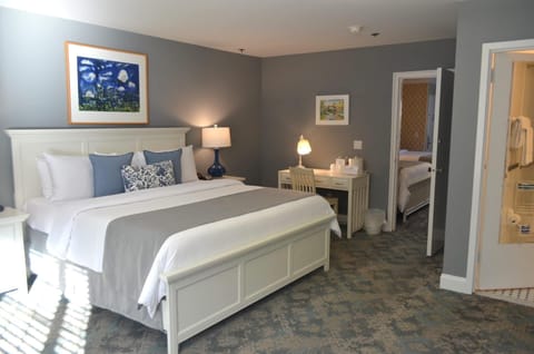 Traditional Single Room, 1 King Bed | Premium bedding, Tempur-Pedic beds, in-room safe, individually decorated