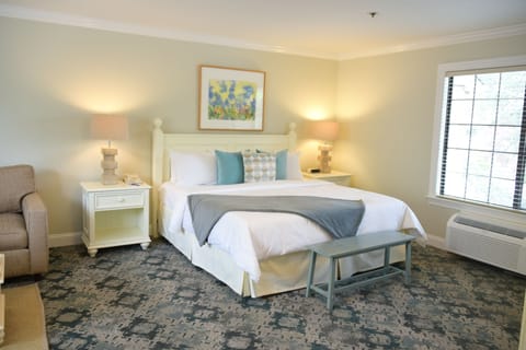 Traditional Room, 1 King Bed, Courtyard View | Premium bedding, Tempur-Pedic beds, in-room safe, individually decorated