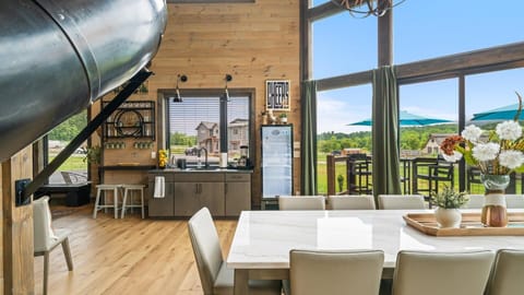 Mimi bar/kitchenette off of main living room