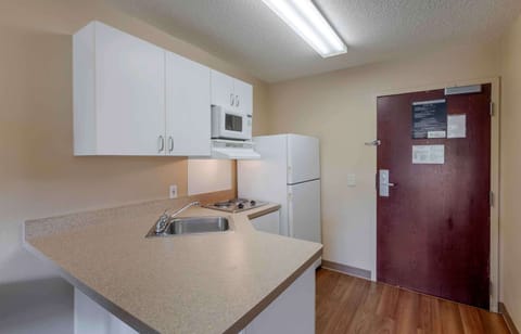 Studio, 2 Double Beds, Non Smoking | Private kitchen | Full-size fridge, microwave, stovetop