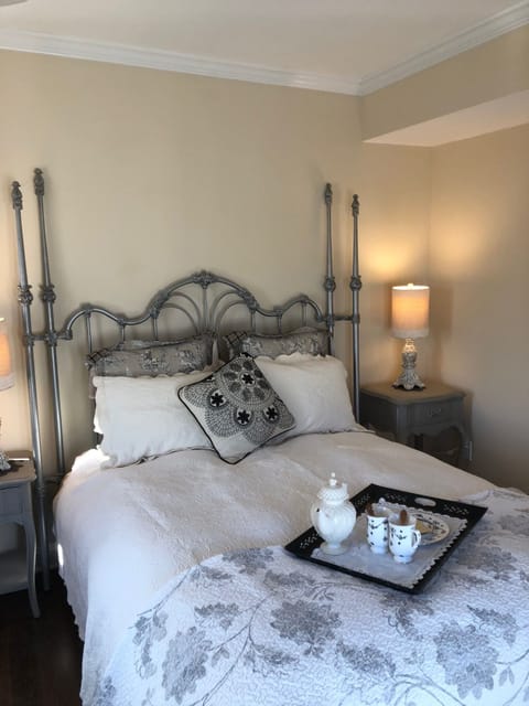 Room 14 | Premium bedding, individually decorated, individually furnished