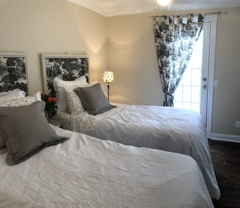 Room 17 | Premium bedding, individually decorated, individually furnished