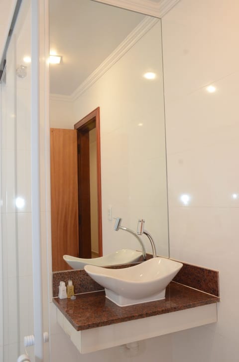 Single Room | Bathroom | Shower, free toiletries, towels