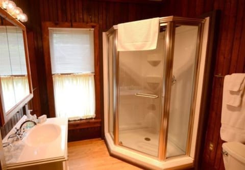 Room | Bathroom | Shower, hair dryer, bathrobes, towels