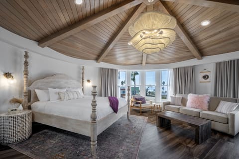 Suite, Ocean View | Tempur-Pedic beds, individually decorated, individually furnished