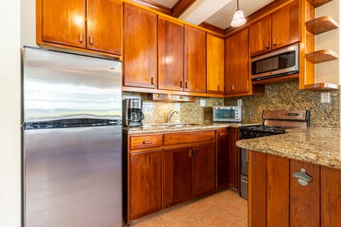 Pool View Lower Level Suite | Private kitchen | Full-size fridge, microwave, oven, stovetop