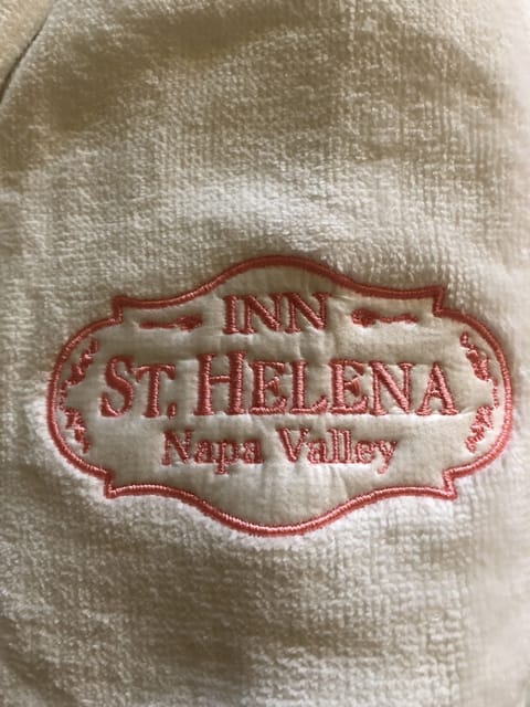 Standard Room | Bathroom amenities | Combined shower/tub, free toiletries, hair dryer, bathrobes