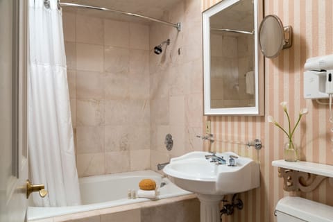 Luxury Room, 1 King Bed | Bathroom | Combined shower/tub, designer toiletries, hair dryer, towels