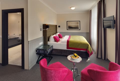 Double Room | Premium bedding, down comforters, pillowtop beds, minibar